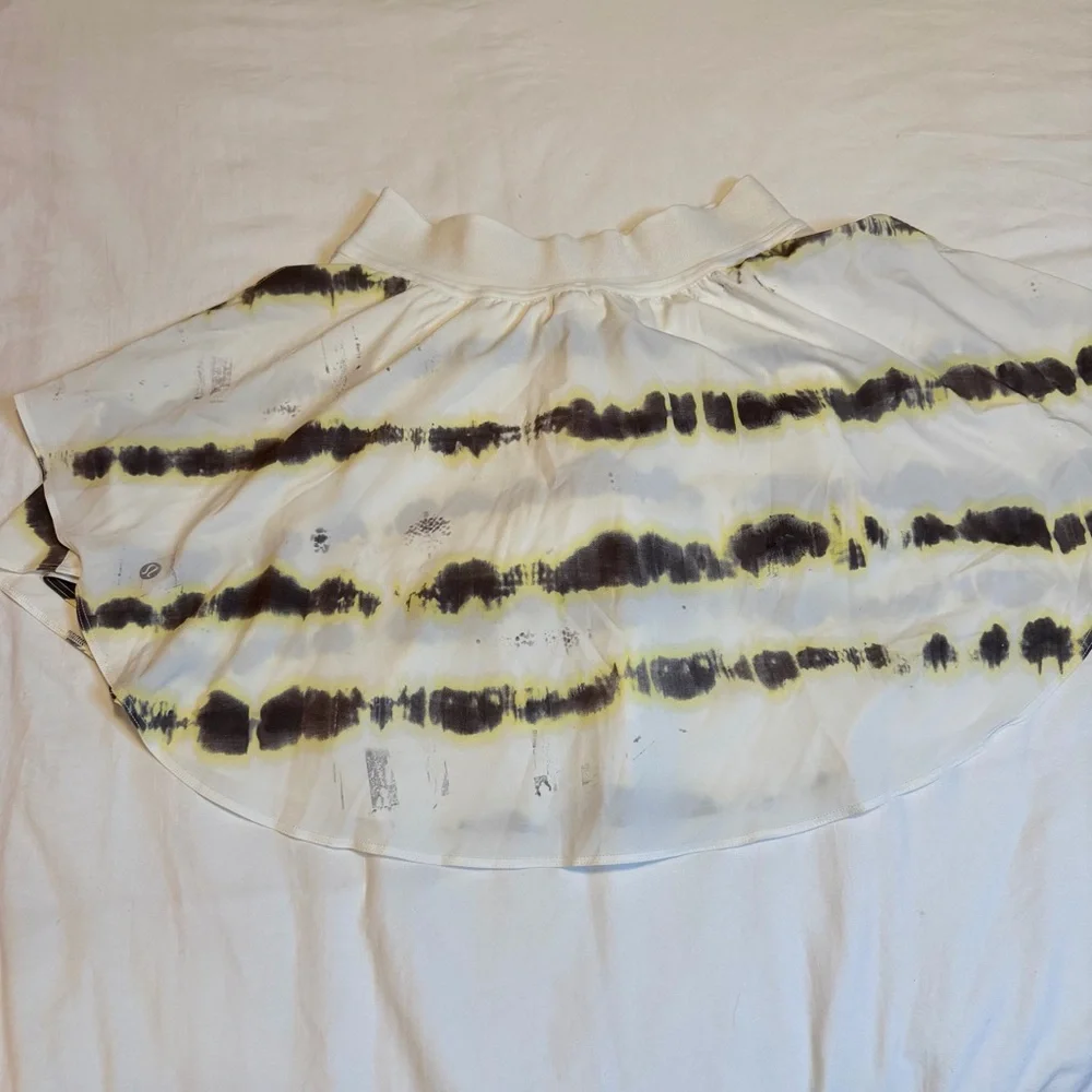 Lululemon Athletica Black and Yellow Skater Skirt Women 
Size: 6 - Picture 3 of 4